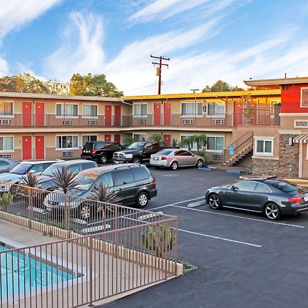 Friendly Hills Inn Whittier Bagian luar foto