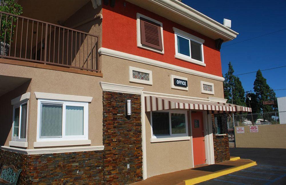 Friendly Hills Inn Whittier Bagian luar foto