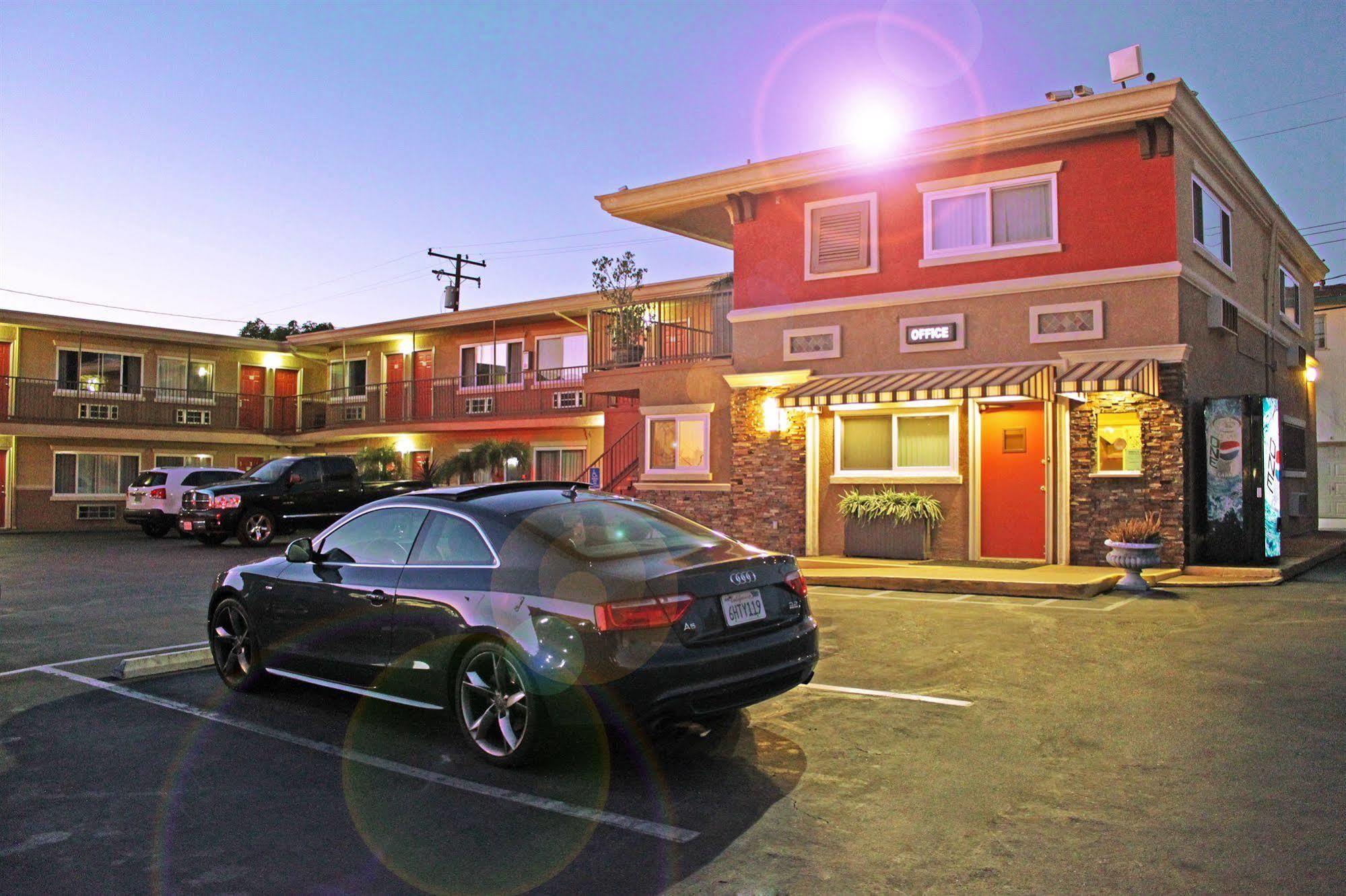 Friendly Hills Inn Whittier Bagian luar foto