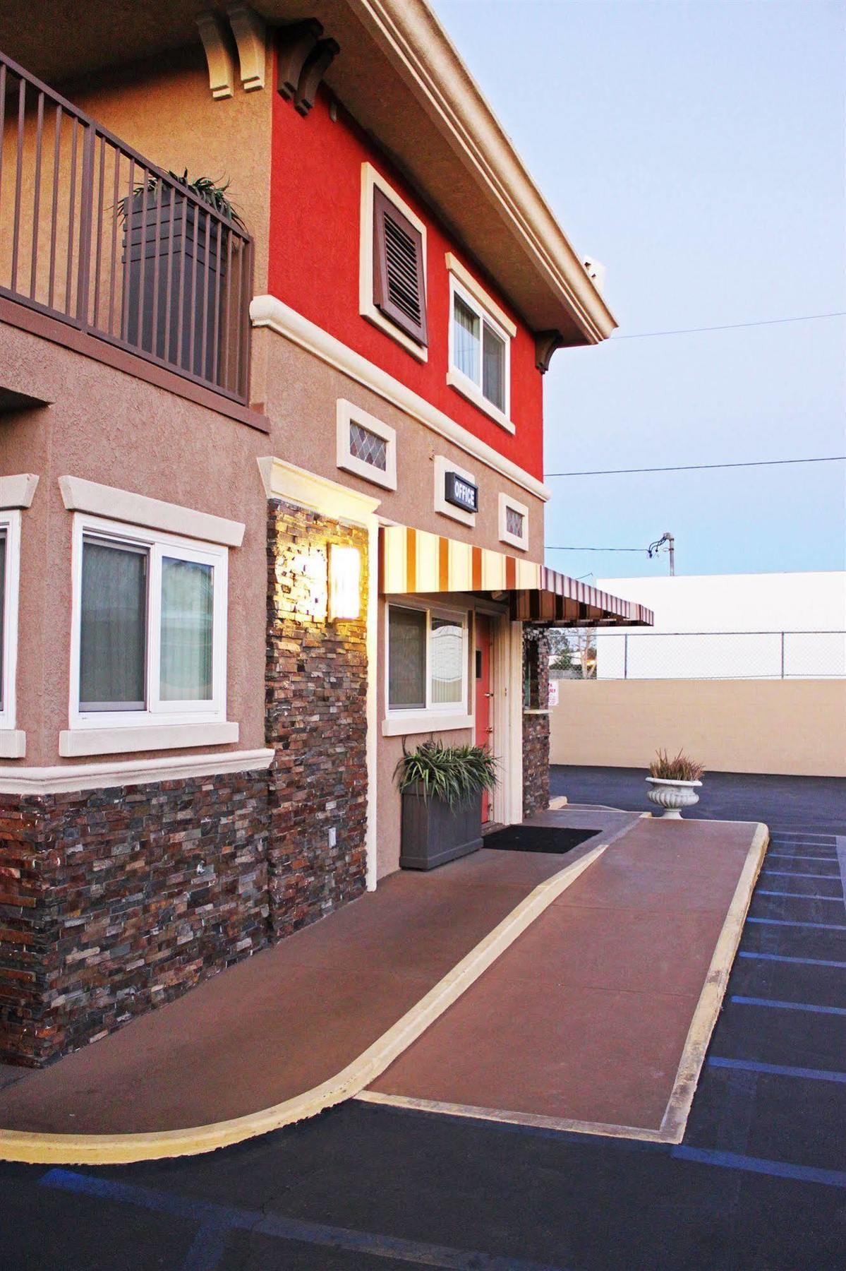 Friendly Hills Inn Whittier Bagian luar foto