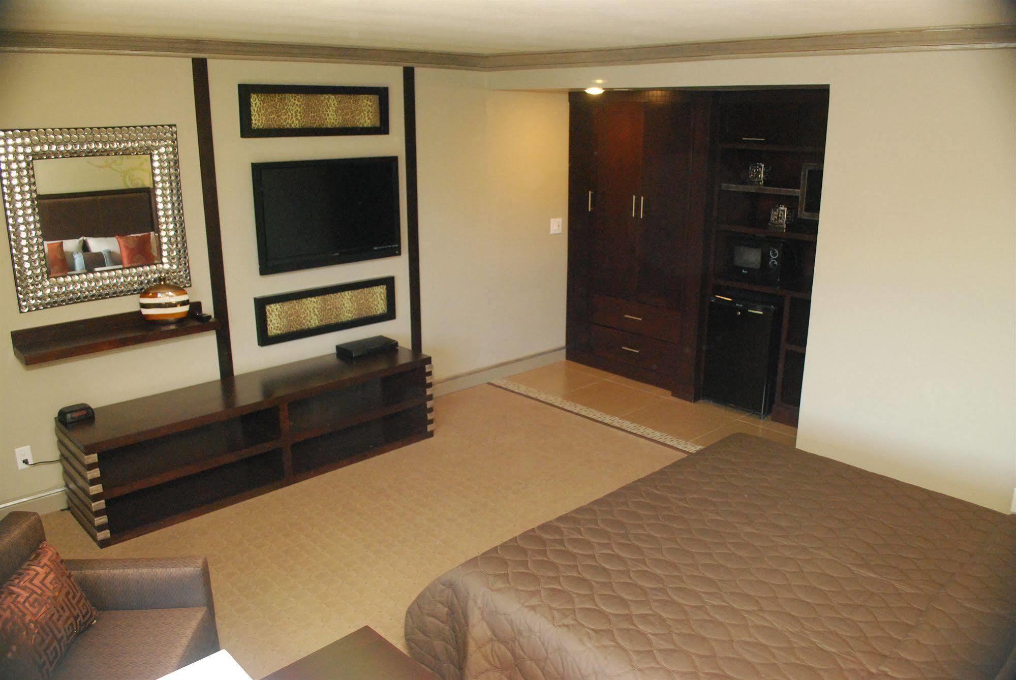 Friendly Hills Inn Whittier Bagian luar foto