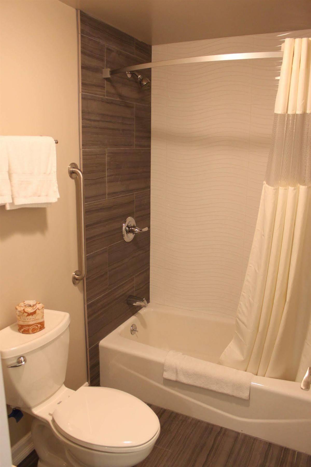 Friendly Hills Inn Whittier Bagian luar foto