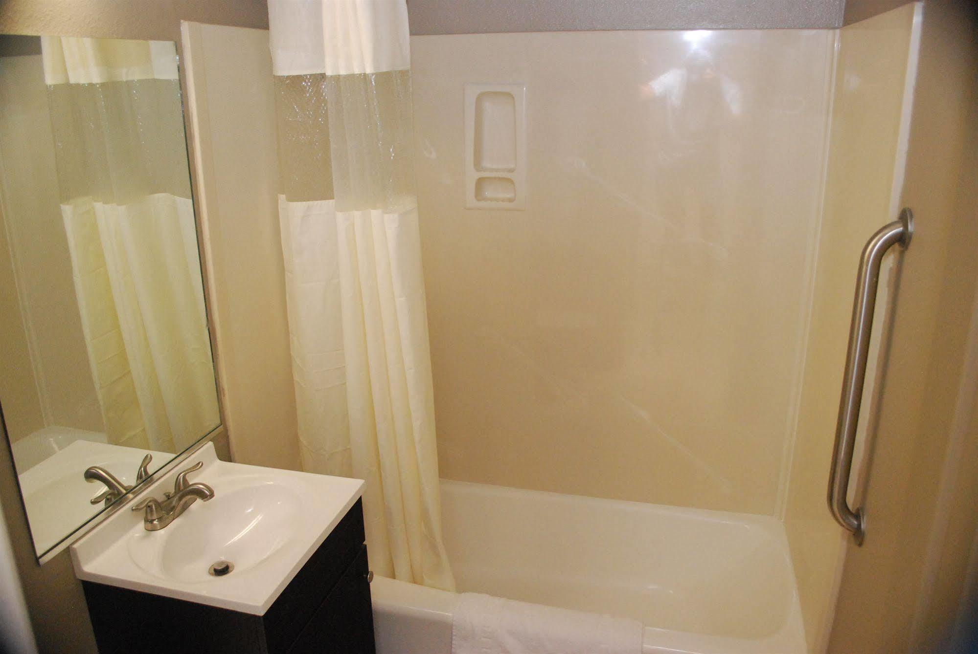 Friendly Hills Inn Whittier Bagian luar foto
