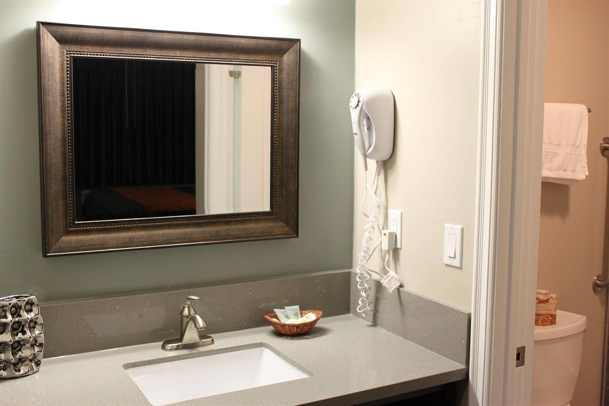 Friendly Hills Inn Whittier Bagian luar foto