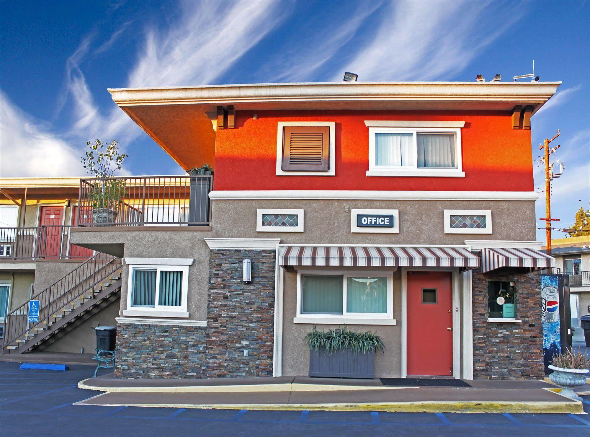 Friendly Hills Inn Whittier Bagian luar foto