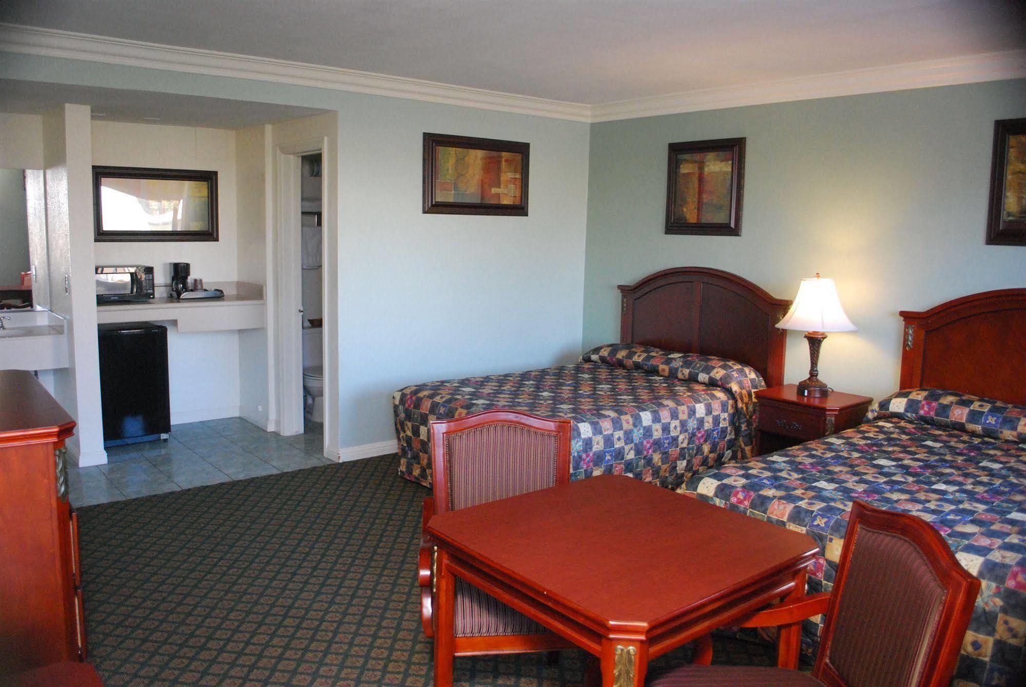 Friendly Hills Inn Whittier Bagian luar foto