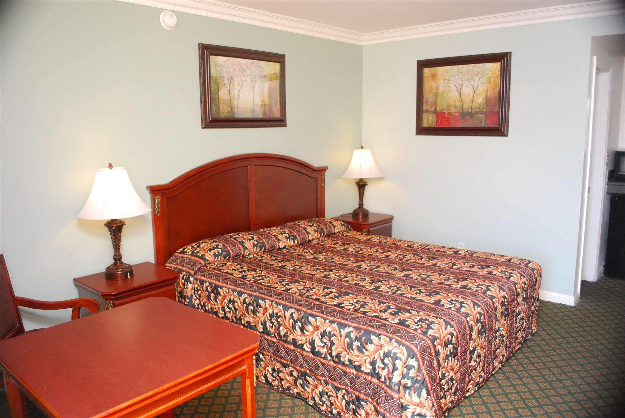 Friendly Hills Inn Whittier Bagian luar foto