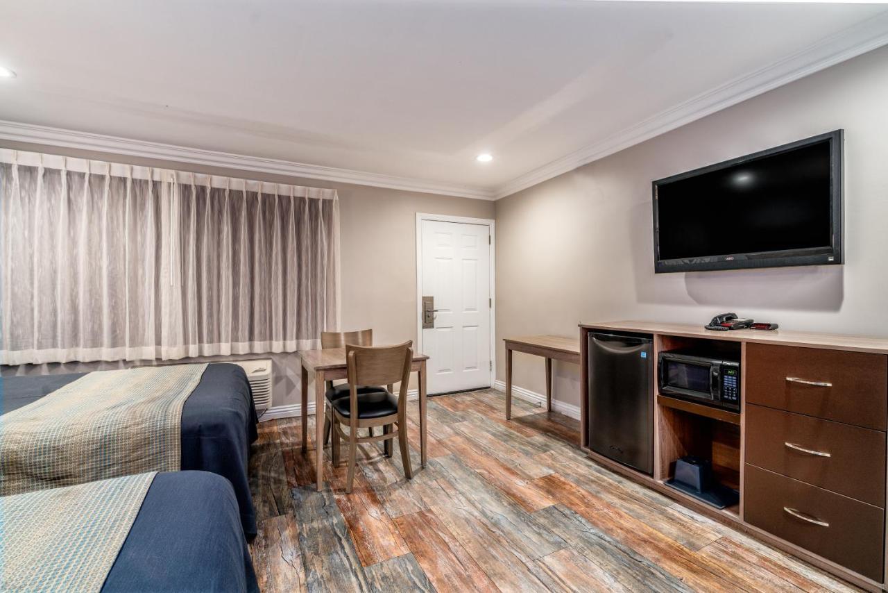 Friendly Hills Inn Whittier Bagian luar foto