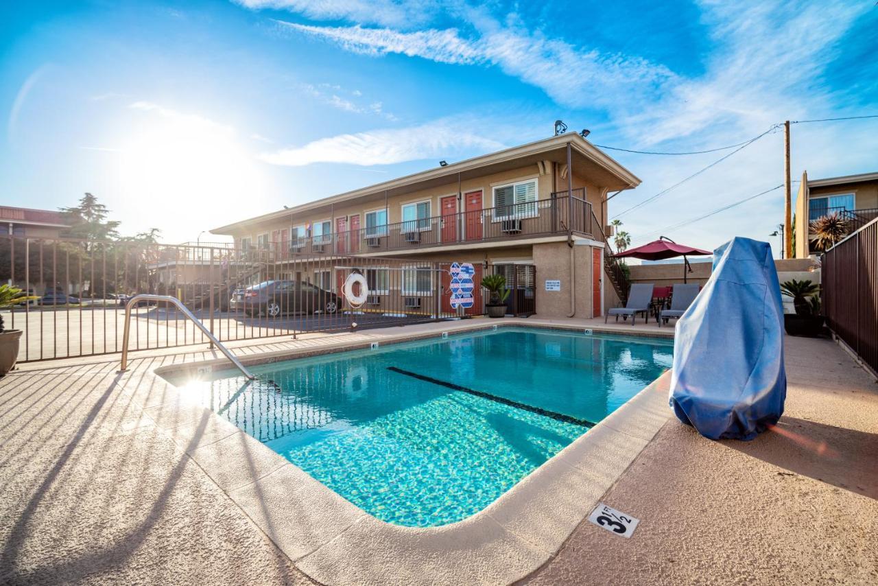 Friendly Hills Inn Whittier Bagian luar foto