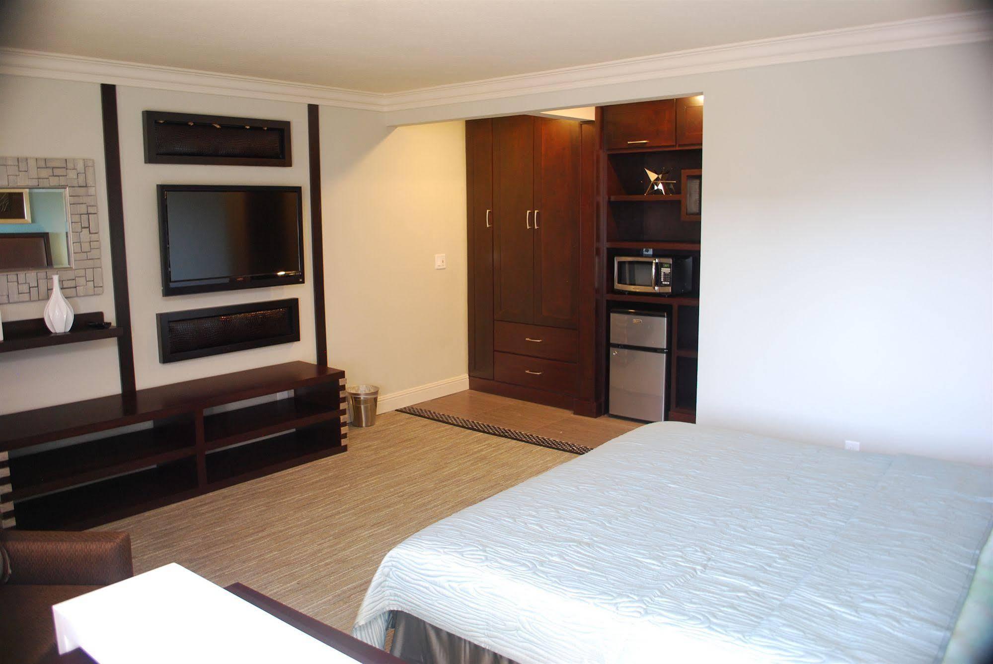 Friendly Hills Inn Whittier Bagian luar foto